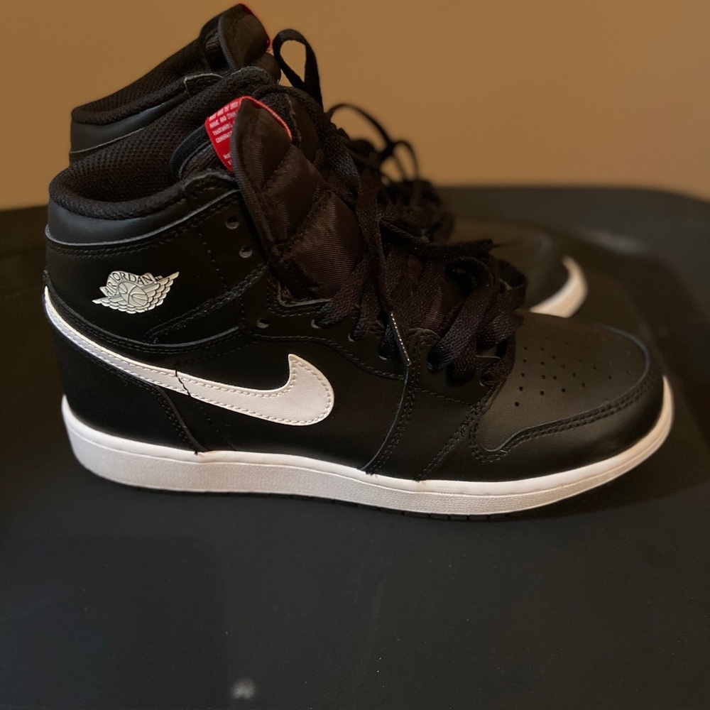 Kid Jordan 1’s